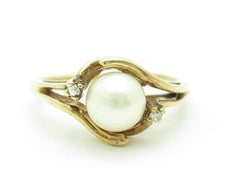 LIV 10k Yellow Gold & Diamond Fresh Water Pearl Vintage Design Halo Band Bridal Ring