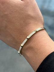 LIV 14k Yellow Gold Natural White Diamonds Spike Design Pave Set Bangle Bracelet 7"
