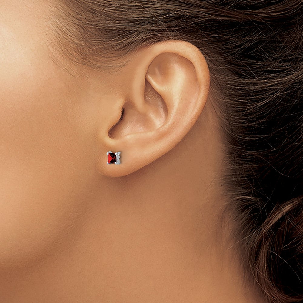 Sterling Silver Rhodium-plated 4mm Princess Garnet Post Earrings