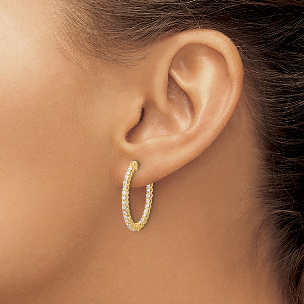 14K 1.04ct. 52-1.5mm In/Out Oval Hoop w/ Safety Clasp Earring