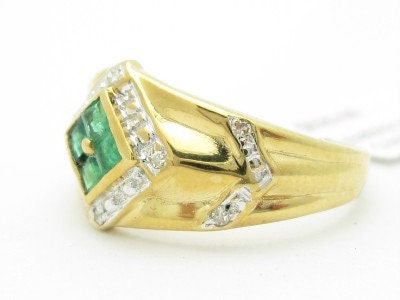 LIV Unique Solid 14KT Yellow Gold Genuine Green Emerald White Diamond Halo Band Ring