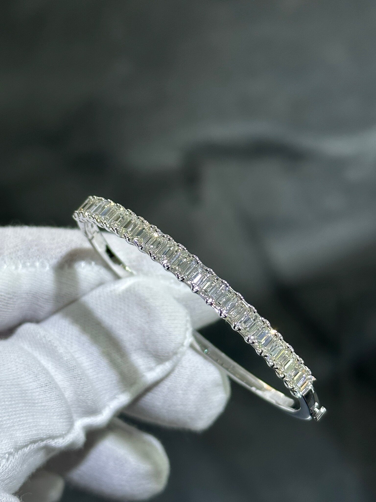 LIV 14k White Gold & Diamonds 5.10ct G-VS1 Emerald Cut Classic Design Stackable Bangle Bracelet 7" L