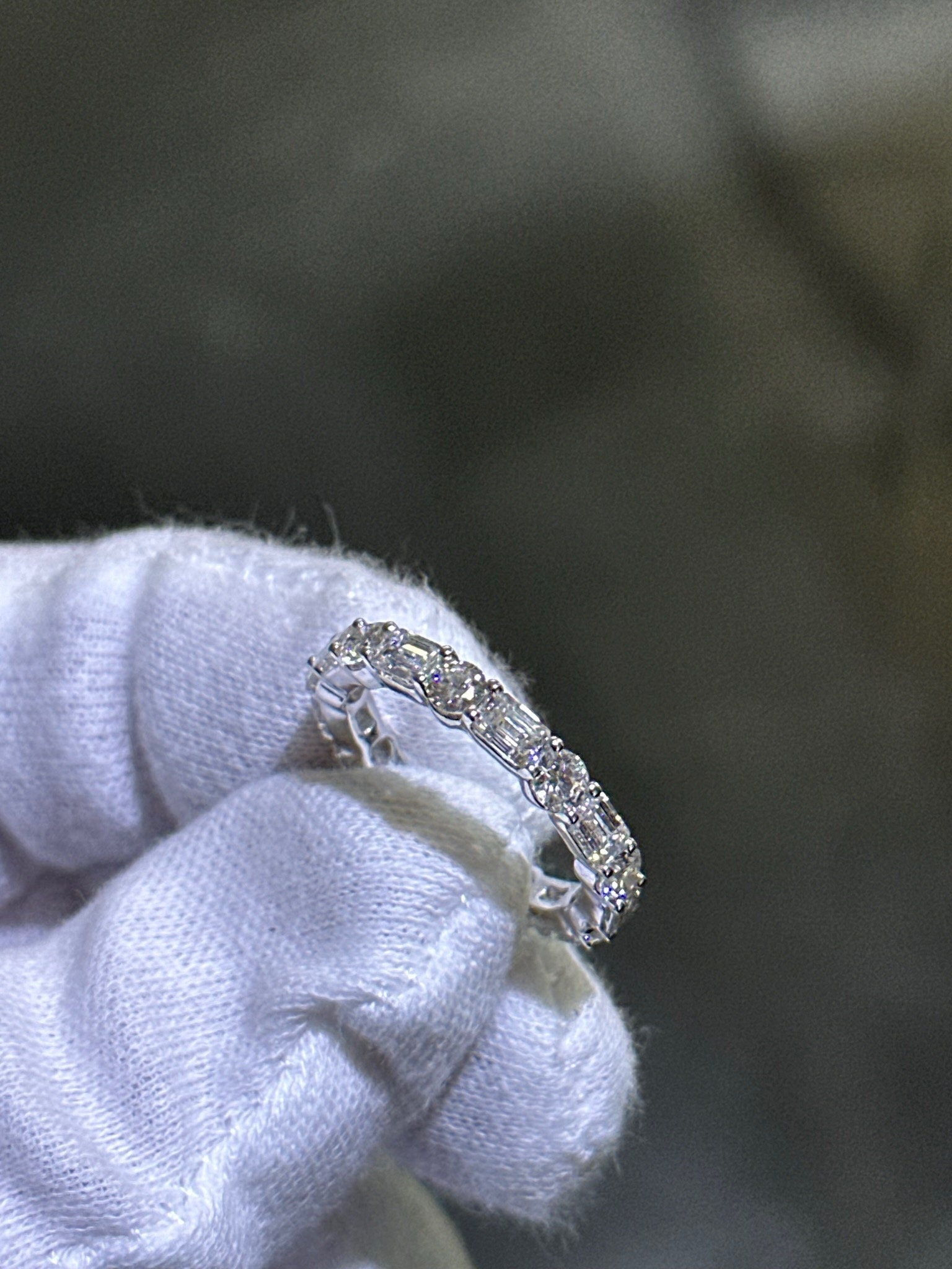 LIV 14k White Gold Lab Grown Emerald & Round Cut Diamond Eternity Band Bridal Ring 3.26ct tw F-VS1 Size 7