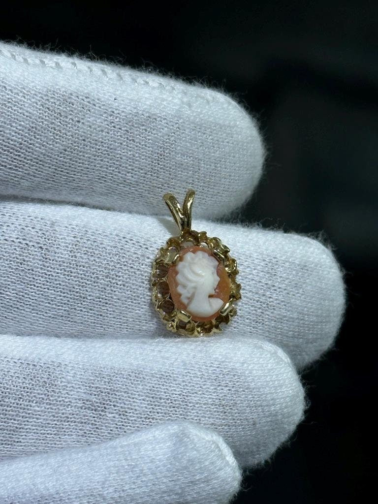 LIV 14k Yellow Gold Vintage Cameo Hand Made Halo Charm Pendant 1.7 Grams Gift