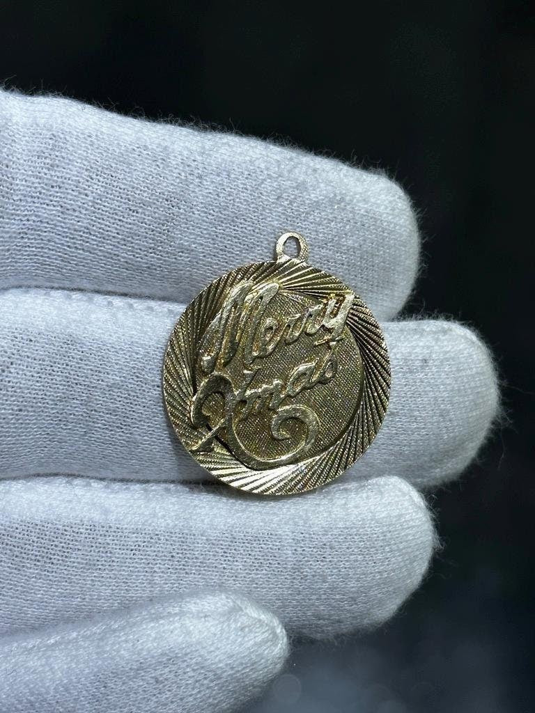 LIV 14k Yellow Gold Merry Xmas Vintage Round Halo Laser Cut Charm Pendant Gift