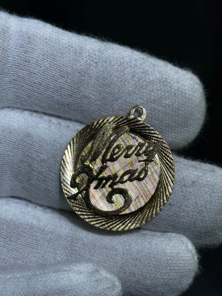 LIV 14k Yellow Gold Merry Xmas Vintage Round Halo Laser Cut Charm Pendant Gift