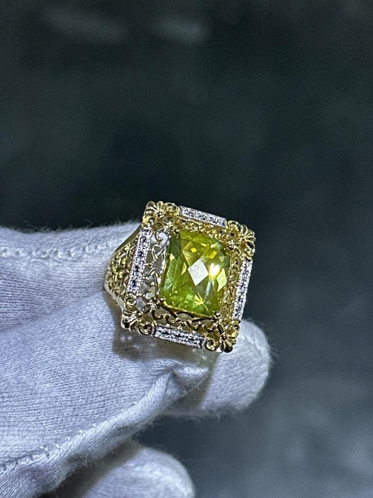 LIV 14k Yellow Gold Diamond Vintage Cocktail Design Peridot Halo Ring Size 7 Gift